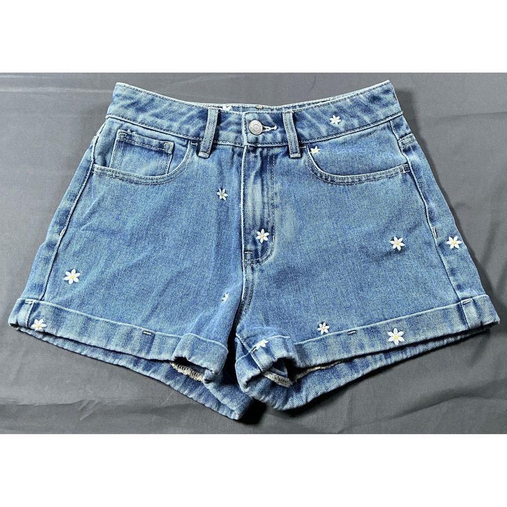 PacSun Daisy Embroidered‎ Mom Shorts High Waisted Medium Wash Denim Size 24 US 0